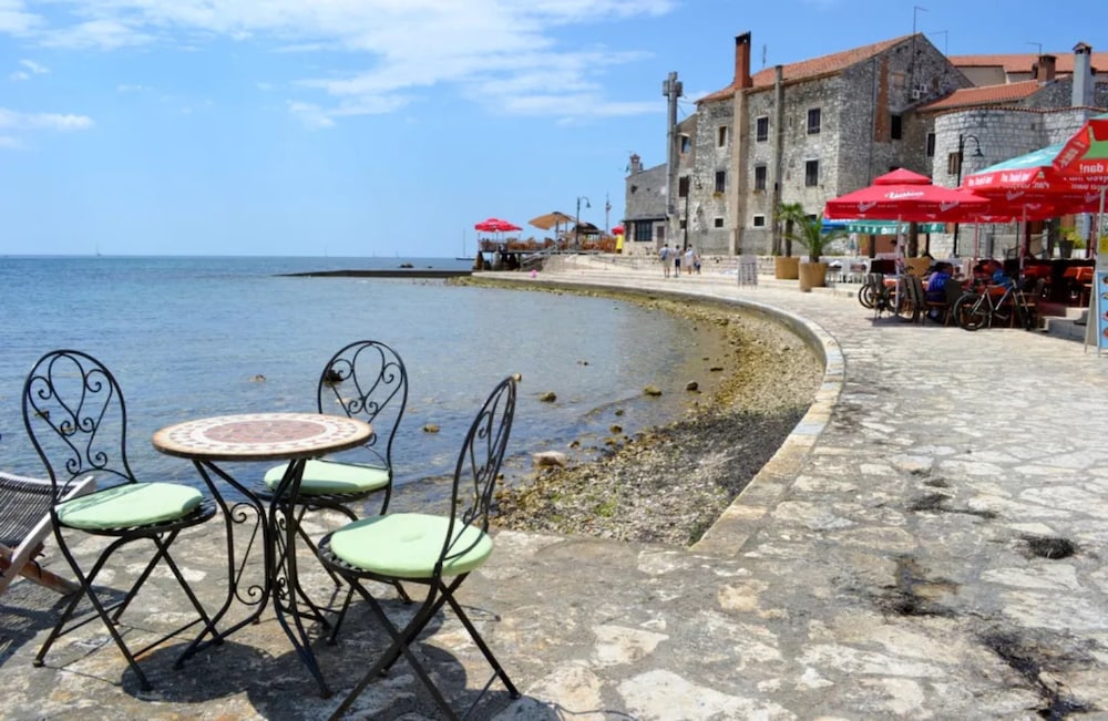 Comfortable Apartment in Umag With Parking Space
