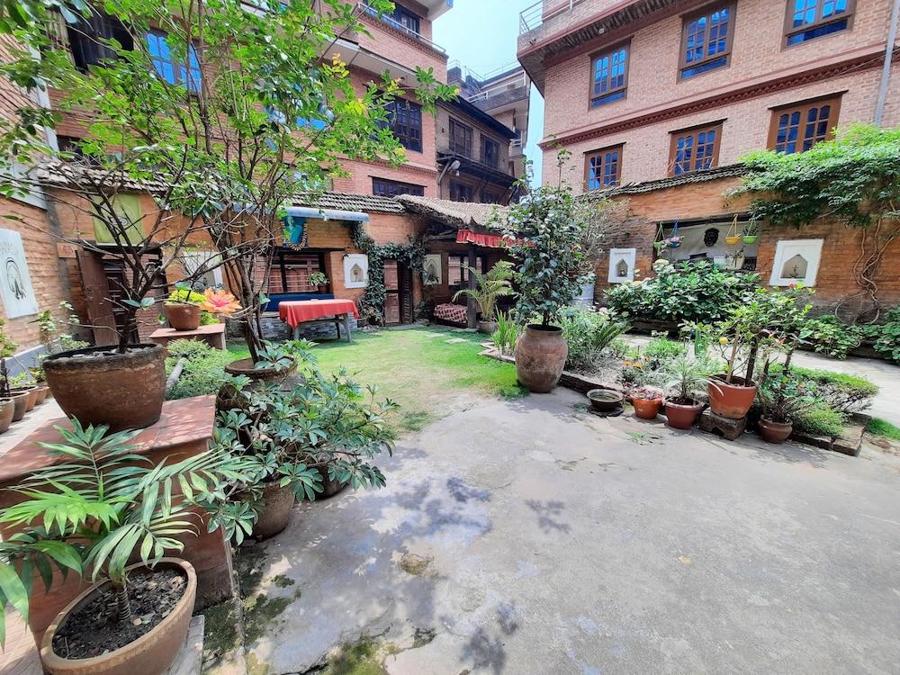 Pradhan House Homestay with Garden