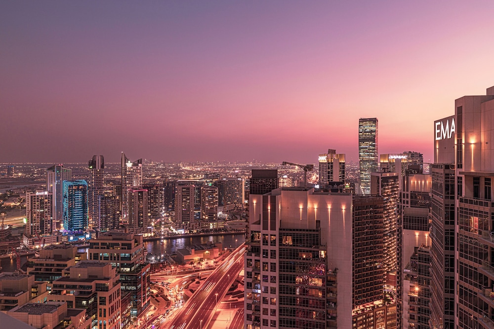 DAMAC Suites by Hostiva – Burj & Fountain