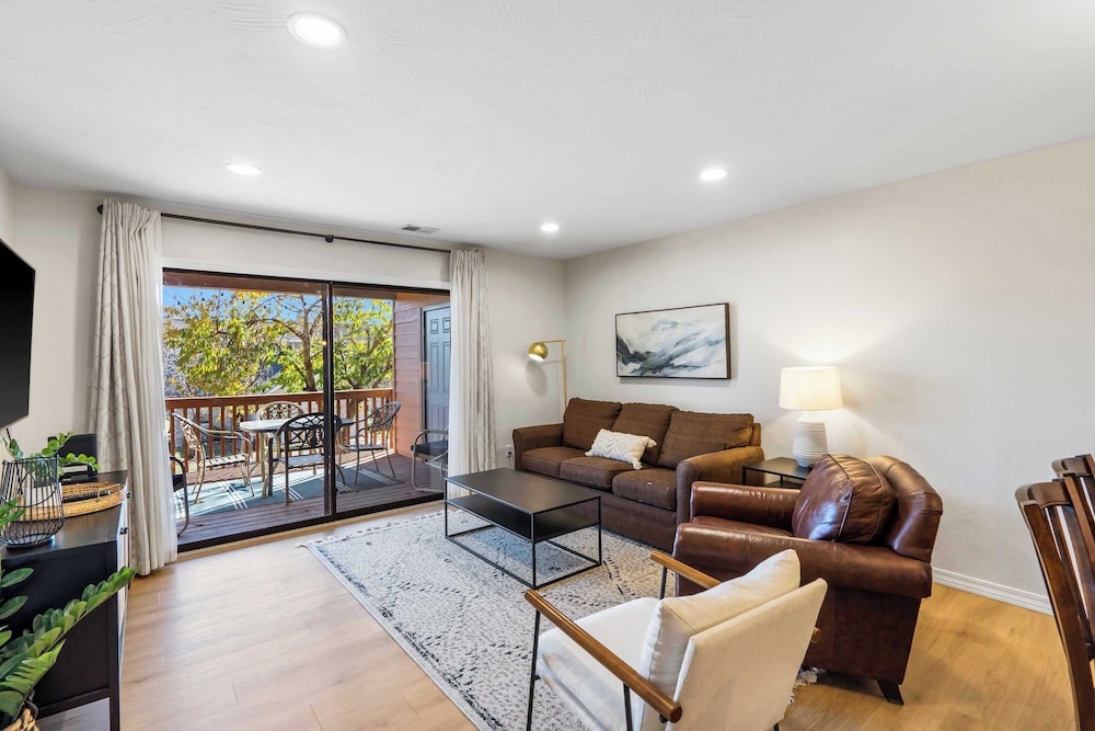 Avondale Hideaway Condo for 6