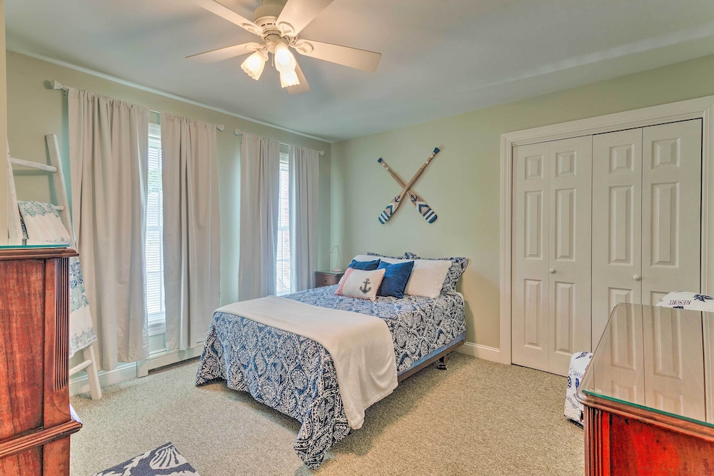 South Kingstown Vacation Rental: 2 Mi to Beach!