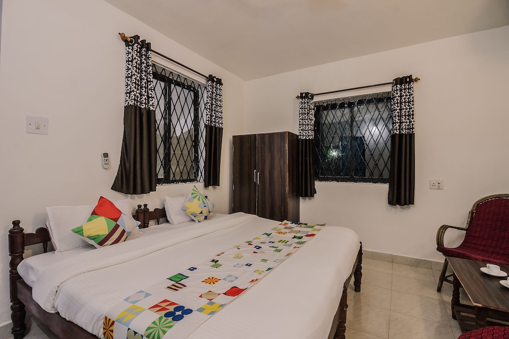 OYO 24114 Home Decent Studio Candolim