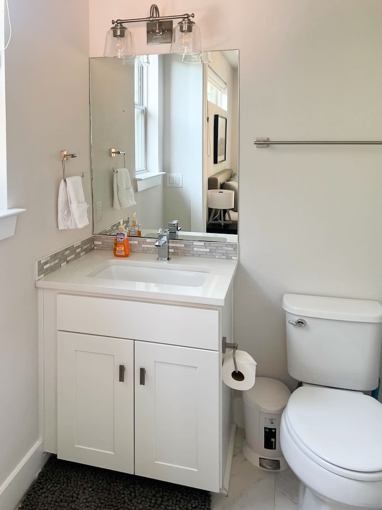 Upstay - Eastside Home w Patio BBQ - Mins to DT