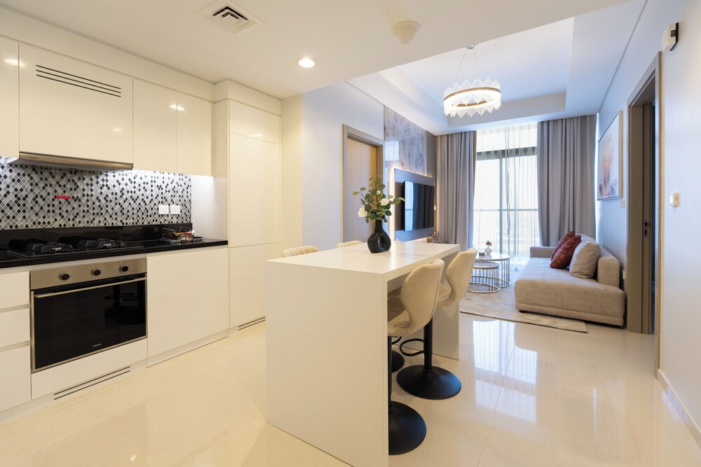 Keyrock Living - Elegant 2BR Escape