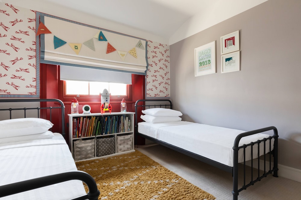 Westbourne Park Road XVI by Onefinestay