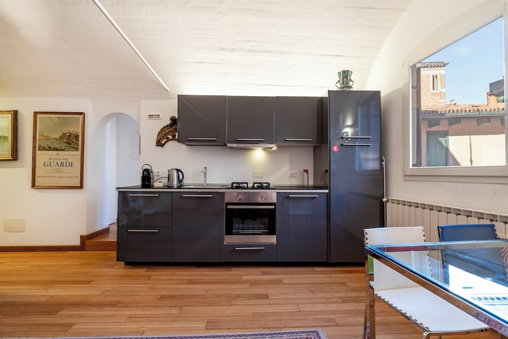 Venice Guggenheim Apt by Wonderful Italy