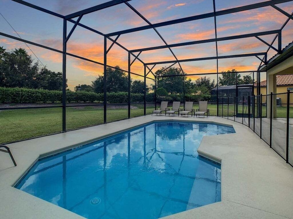 Luxury Villa W/ Private Pool, Golf Resort Amenities & Near Disney 5 Bedroom Villa