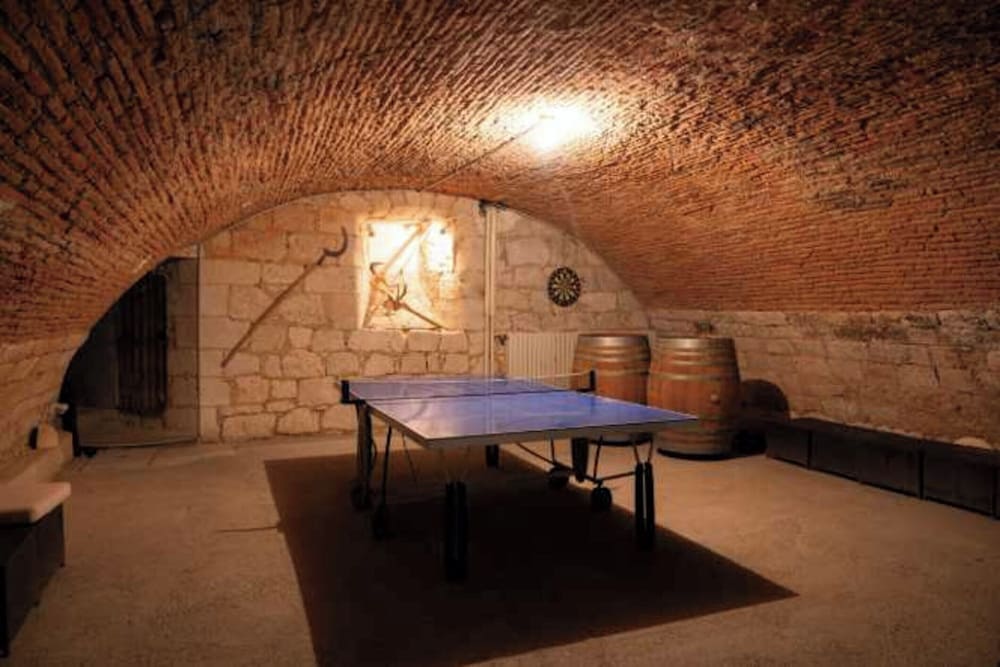 Stay at the Chateau- Studio 2P- With Pool and Park