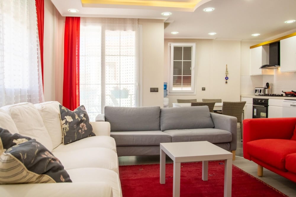 Vibrant and Central Flat Near Sea in Cesme view 3