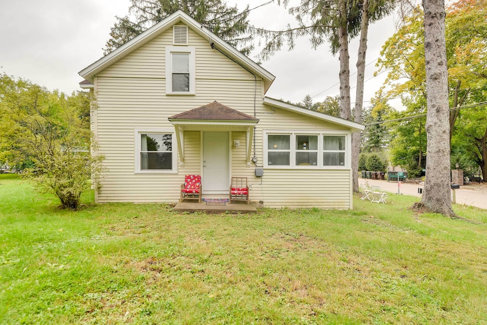 Powers Lake Home w/ Patio - 9 Mi to Lake Geneva! view 4