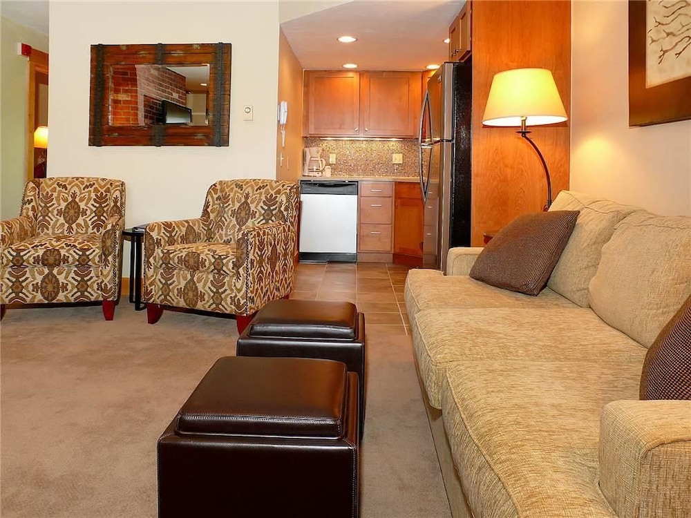 Ski Trail Condominiums by Mountain Resorts view 4