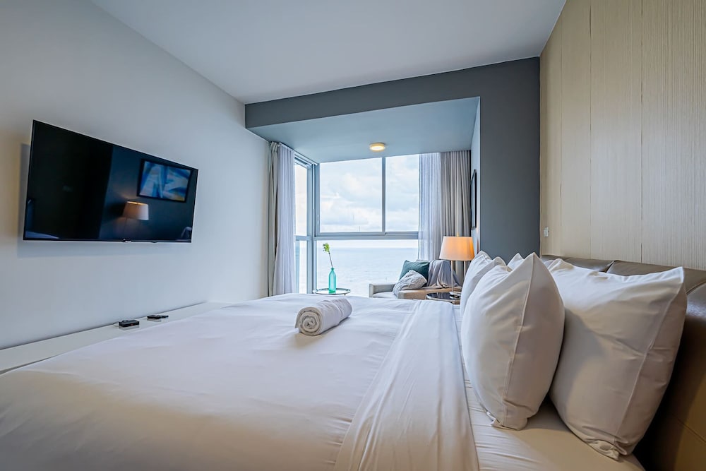 w Prestigious 1BR w Fantastic Balcony in YOO