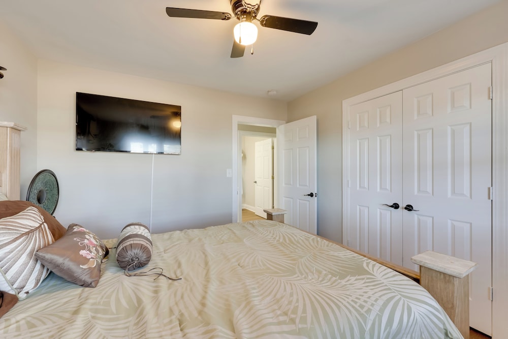 < 2 Mi to Ecu: Cozy Greenville Getaway w/ Porch!