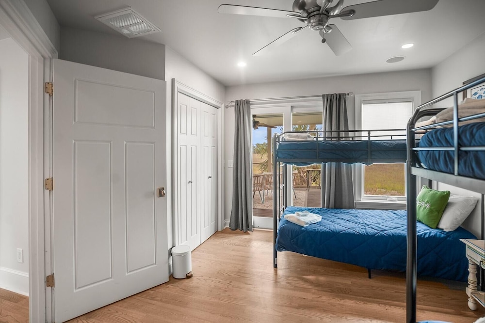 Elegant, Marsh-front 5-bed, 4-bath Home, Sleeps 12