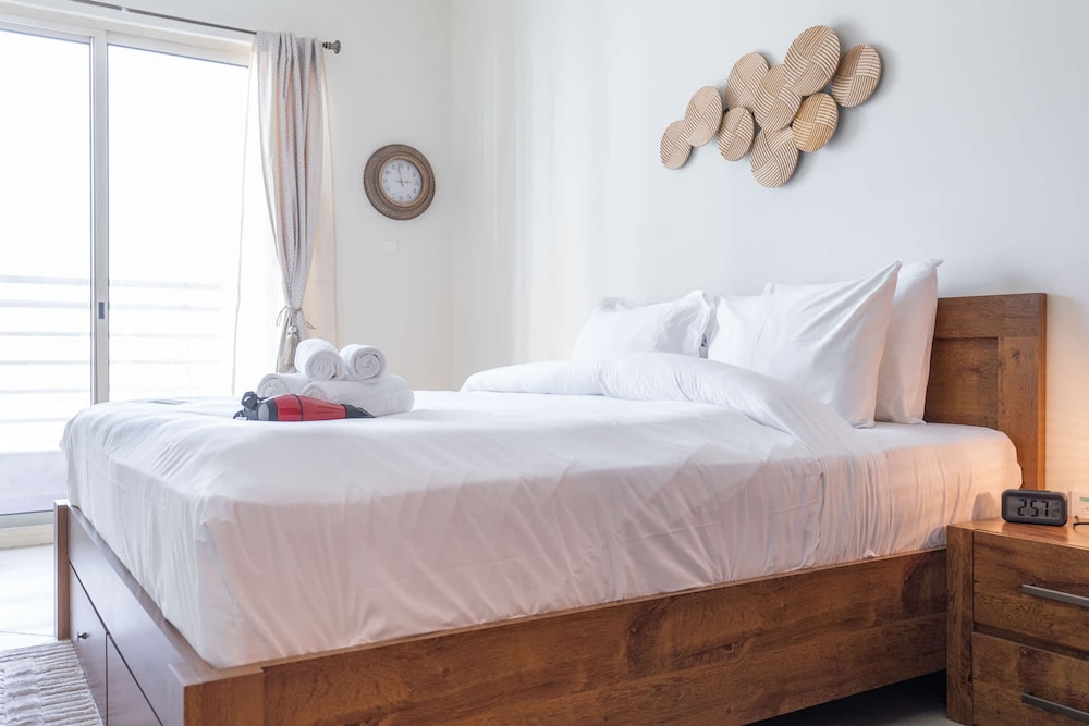 1 Bedroom Apartment With a City View and Sleeps 4