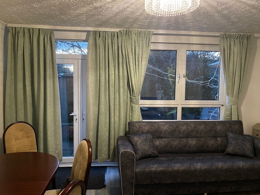 London Charm - 3 Bedroom House Near Canary Wharf