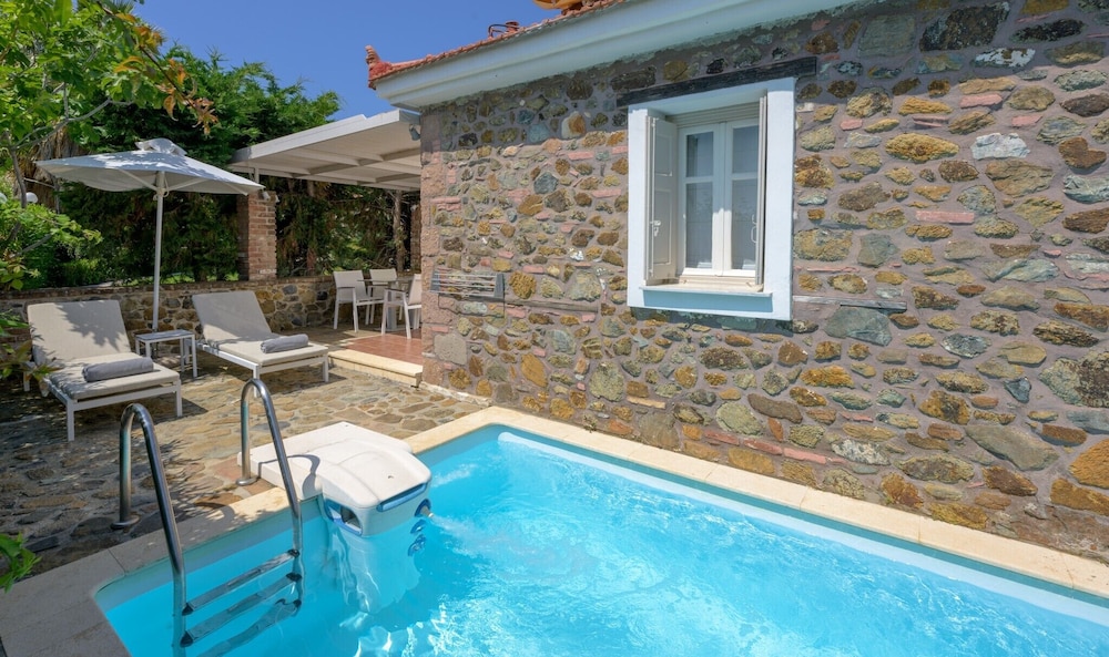 Oikies Small Elegant Houses photo 2