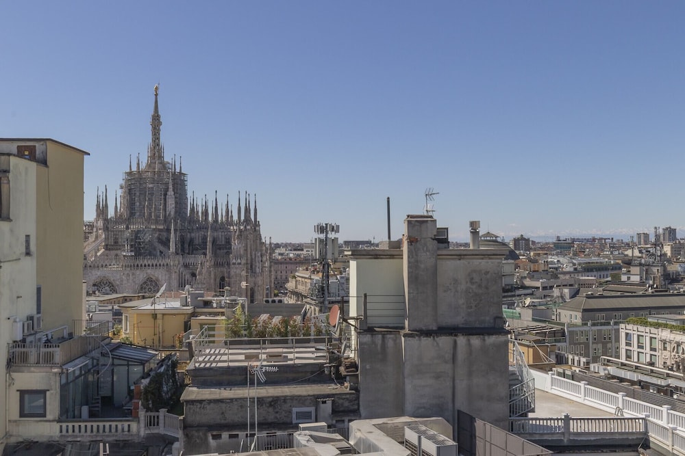 San Babila Central Tower by Rentopolis - High-end 1bdr with panoramic terrace overlooking Duomo