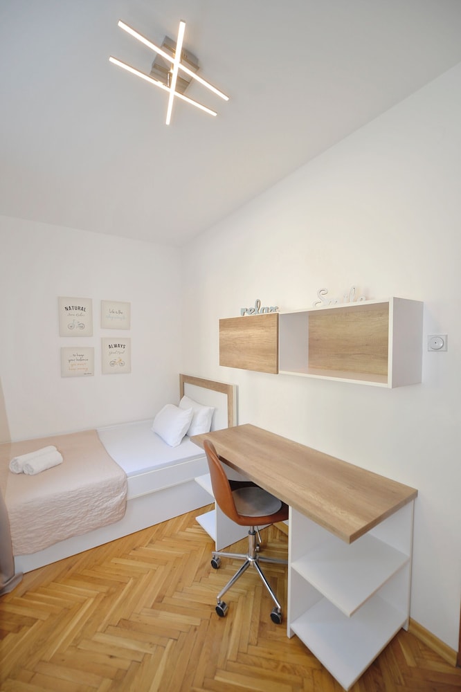 HOUSE 44 Apartments