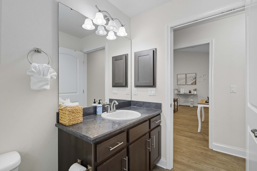 Modern 4BR Retreat Near Beach Heated Pool