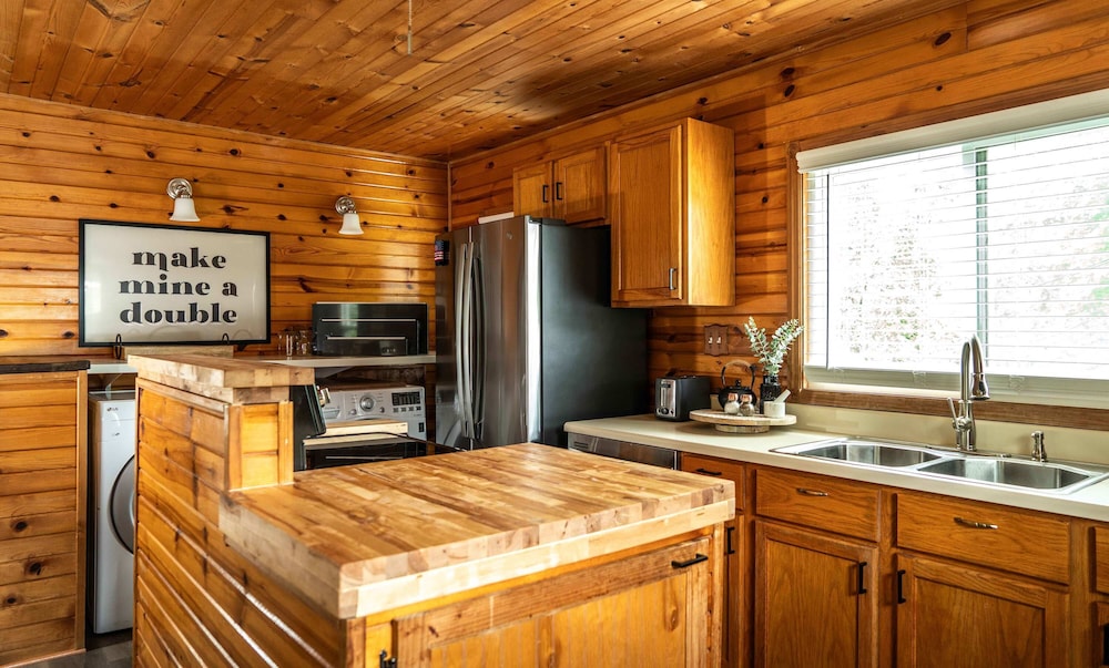 Pet Friendly Lake Geneva Getaway for 6!