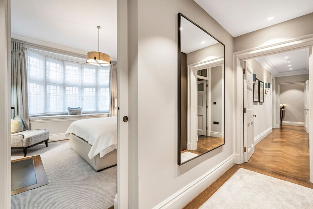 Mayfair Home Private Parking Central AC