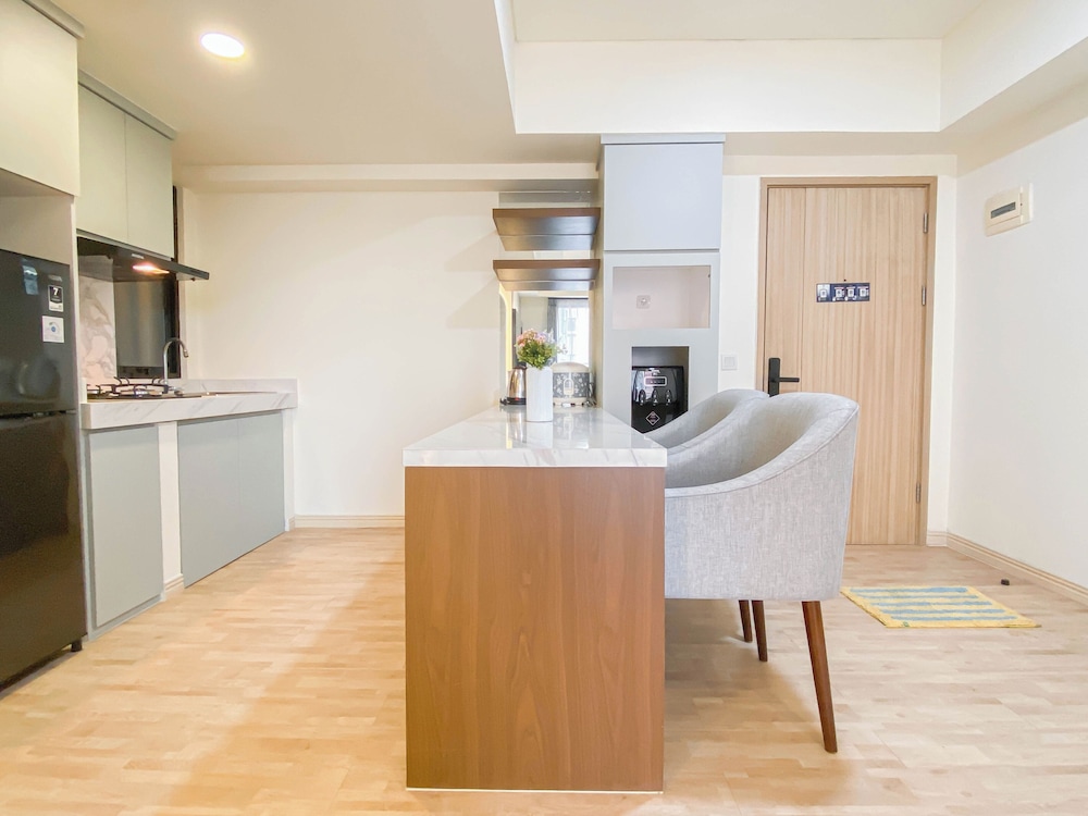 Modern Look And Restful 3Br At Meikarta Apartment