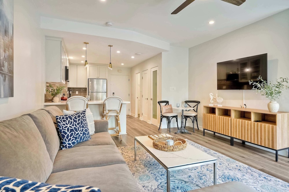 La Costa Comfort - Resort-style Living for 2