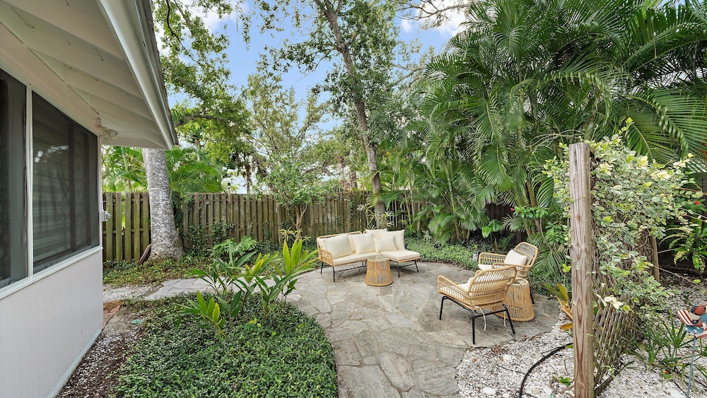 Hidden Oasis A 1 Bedroom Bungalow