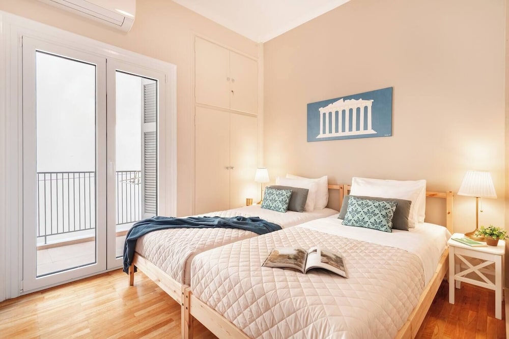 Stylish apt steps from Acropolis by GHH