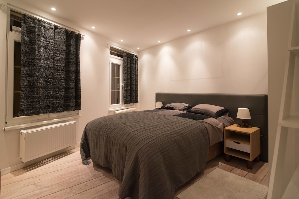 City house 4 bedrooms view 2