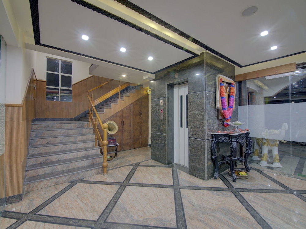 OYO 13599 Hotel Venkatesh Regency