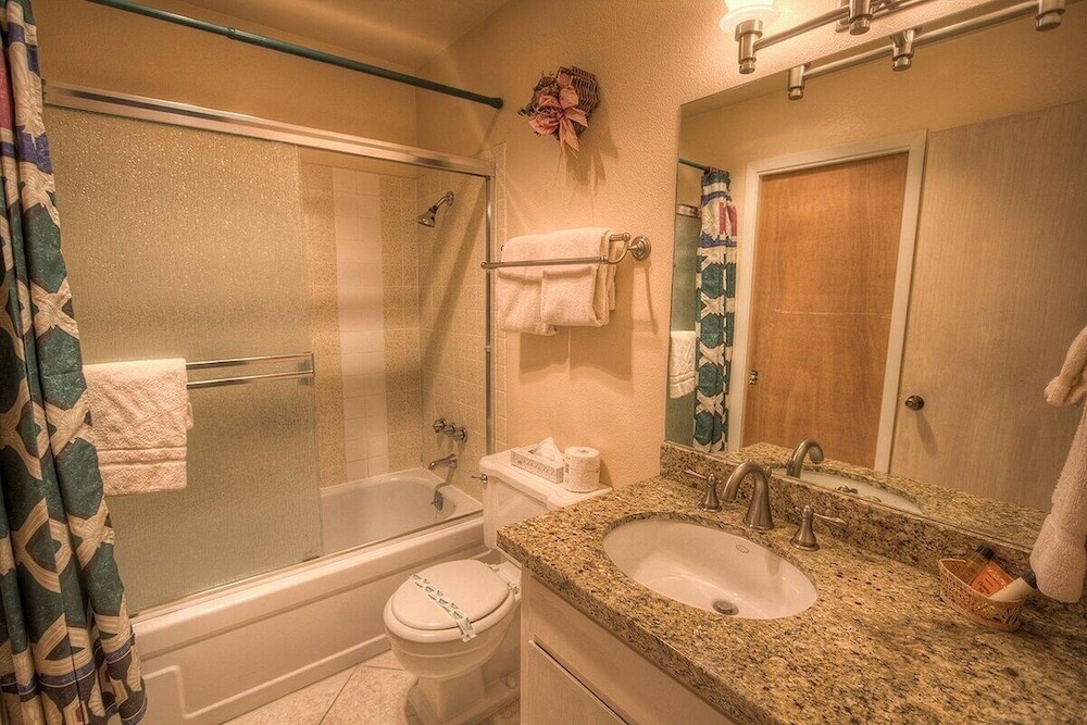 Lake Tahoe Vacations - Hawks View 3 Bedroom Home by RedAwning - Property Image 16