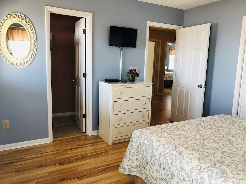 Aquarius 5 Bedroom Home by RedAwning view 5