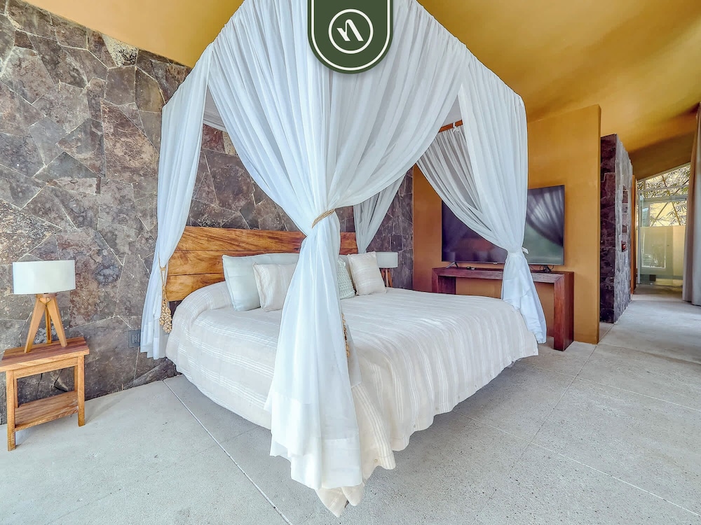 Luxury Oceanfront Villa - Private Beach - Pool