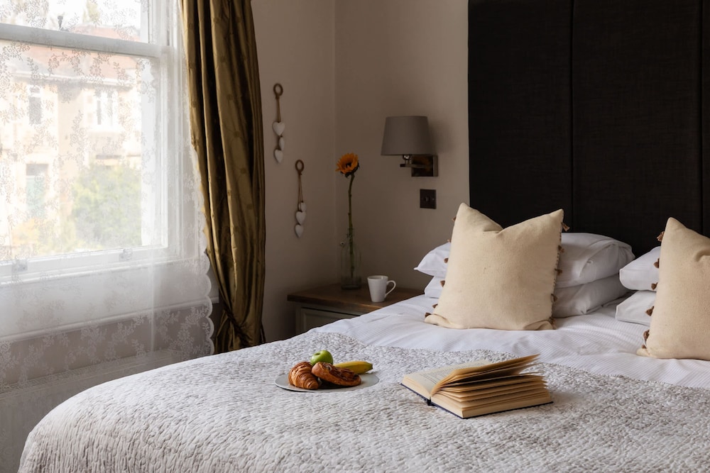 Stylish 4-bedroom Townhouse in the Heart of Bath