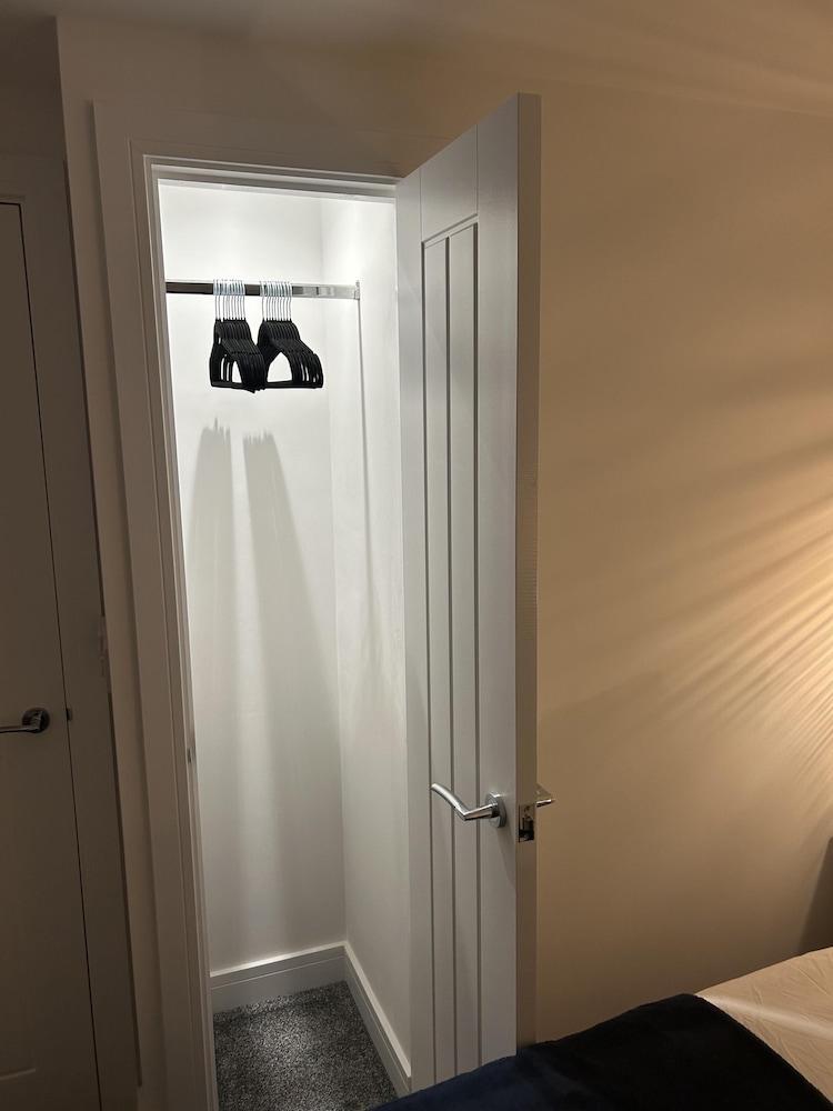 Lovely 1-bed Apartment in Glastonbury view 3