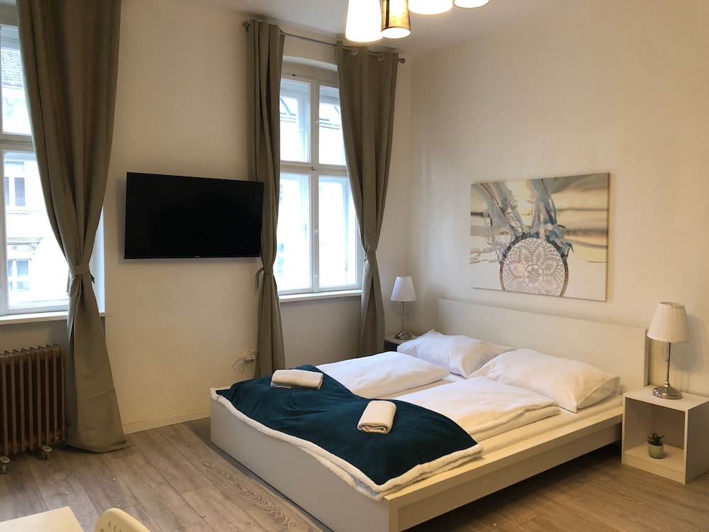Stylish Apt Near Wiener Stadthalle
