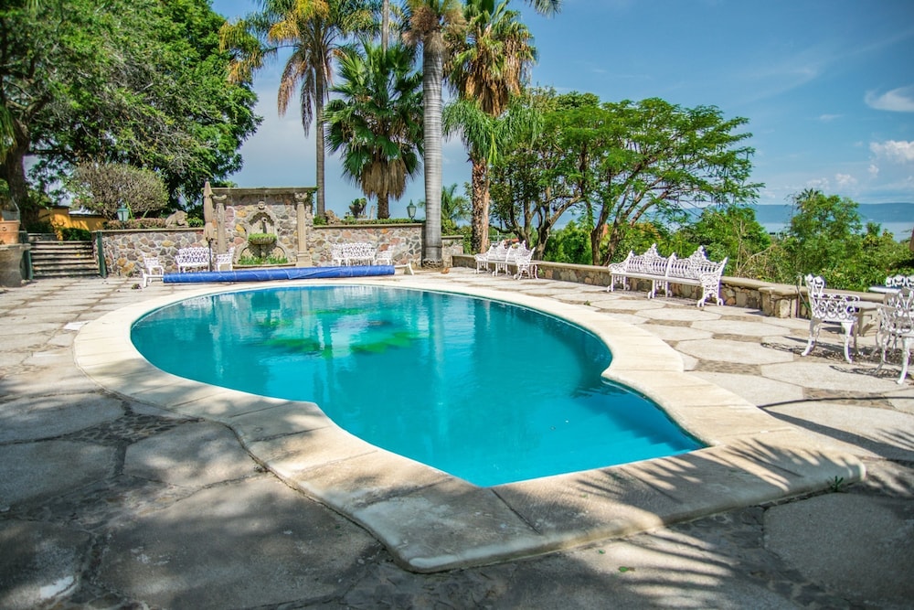 Anana Rancho San Rafael Pool and Lake Views