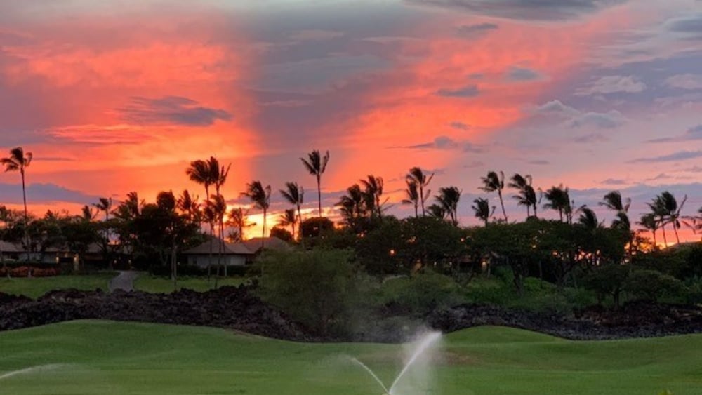 Walk to Restaurants/shopping - Excellent Golf Course Views - Private Beach Access - Vrkcv