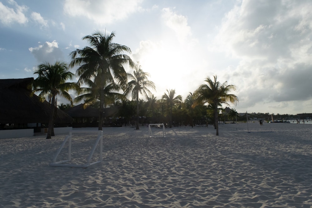 Oceanfront Condo at Voted Best Cancun Sandy Beach