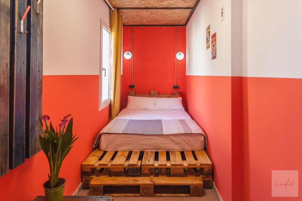 LOFT HOSTAL Group 70