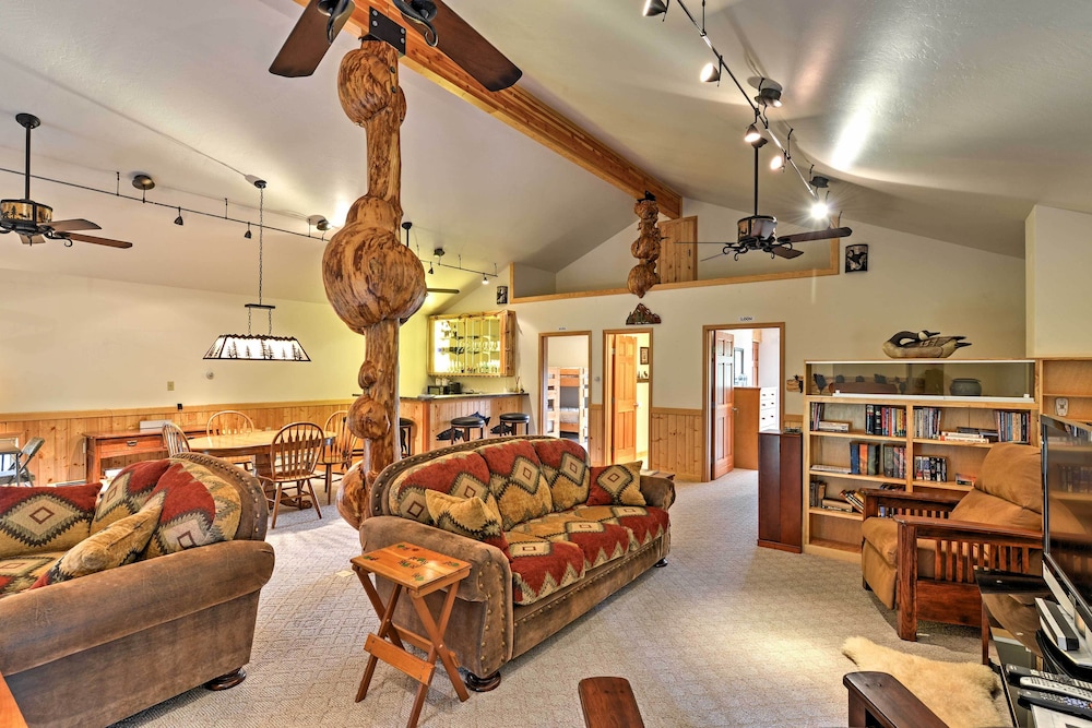 Soldotna Fishing Lodges w/ Dock on Kenai River!