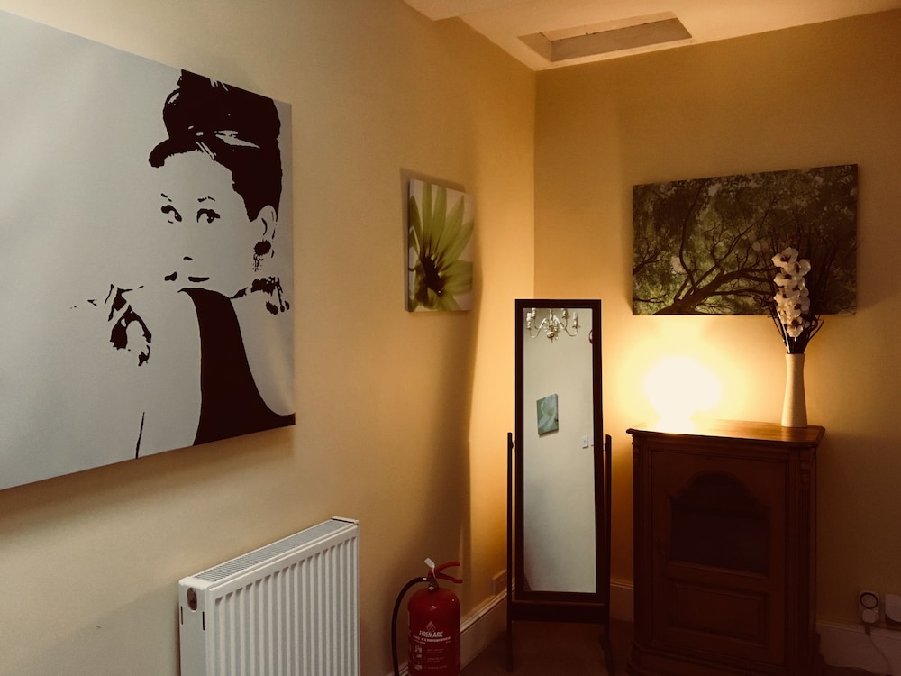 Bentons Guesthouse