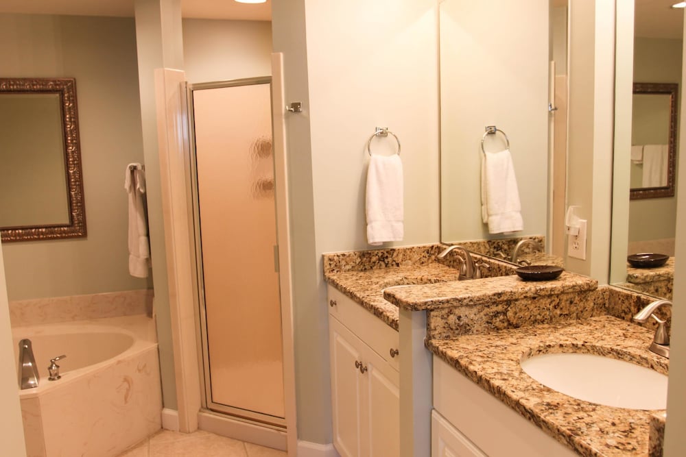 Sterling Shores 2 Bedroom Apartment by BnD