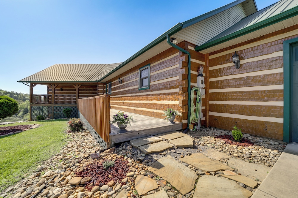 Panoramic Mtn Views: Spacious Tennessee Home!