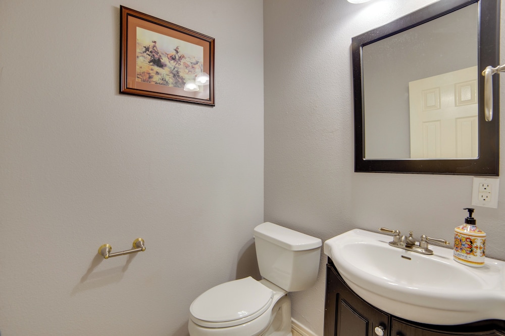2 Mi to Lake Lavon: Countryside Retreat on 6 Acres