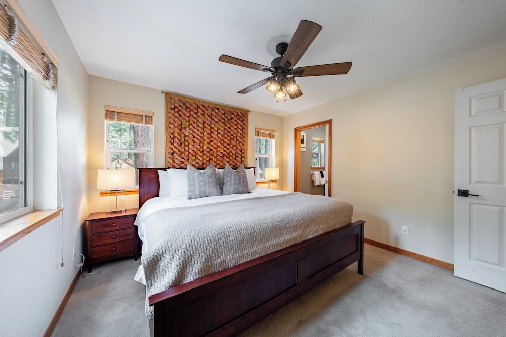 Stylish Truckee Retreat Deck, Near Lake & Skiing Moraine by Avantstay