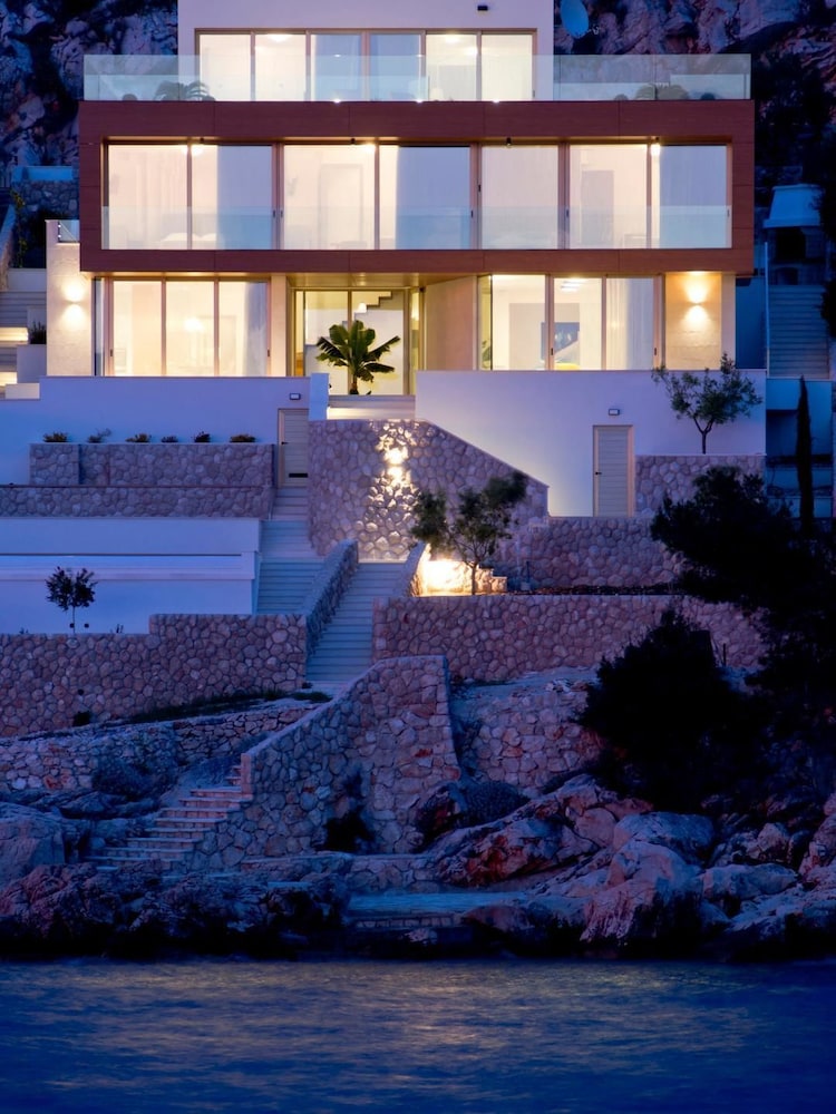 Villa Gloss