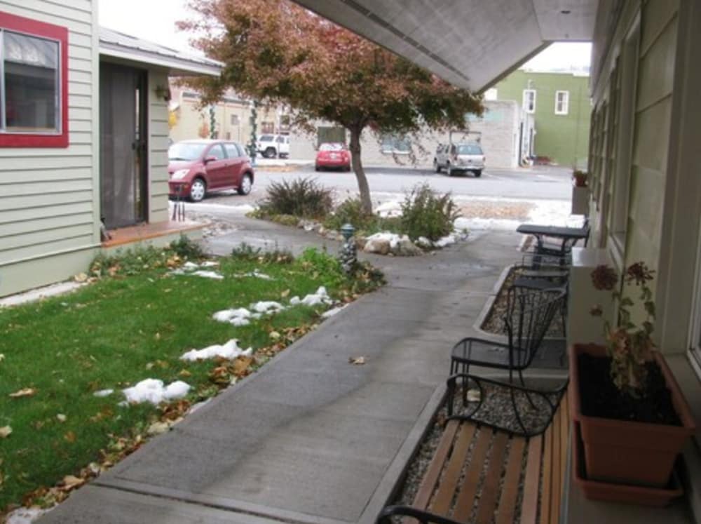 Riverwalk Inn